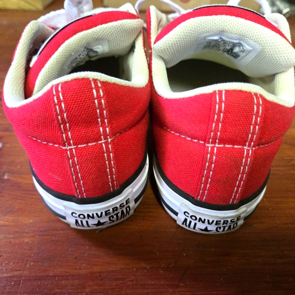 Red Converse Unisex Sneaker Shoes - Size 13 Kids (8, 9 Year Olds) - Picture 3 of 6
